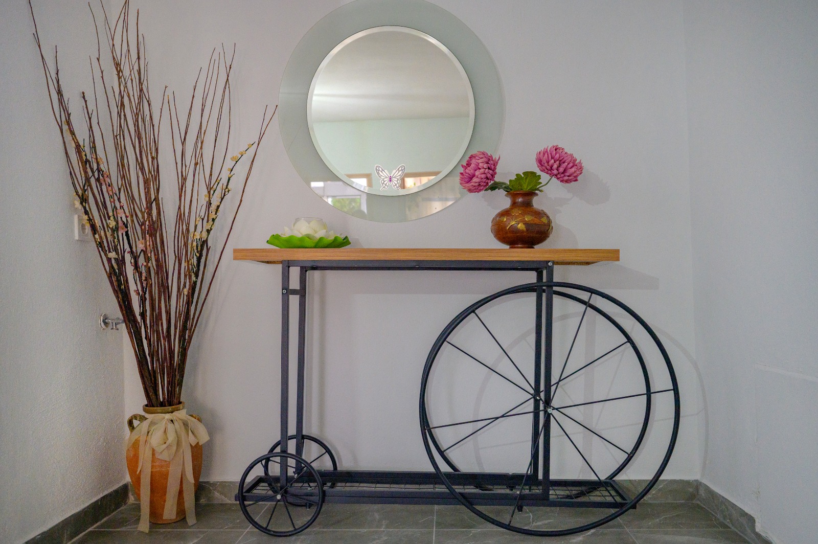 Large apartment image