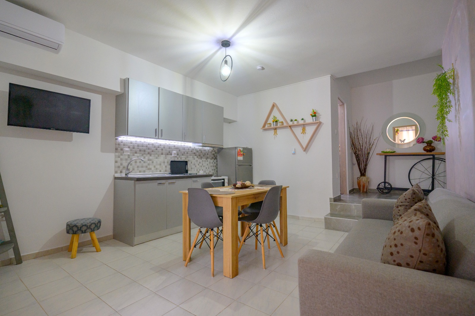 Large apartment image